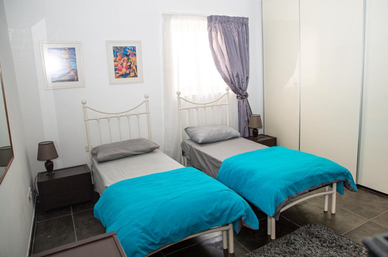Dolmen Court Flat 10, Qawra Апартаменты *