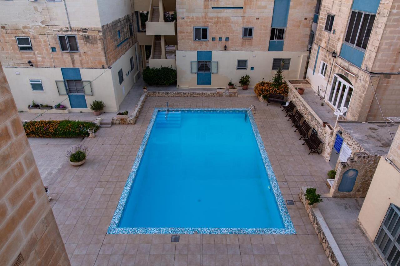 Dolmen Court Flat 10, Qawra Апартаменты *