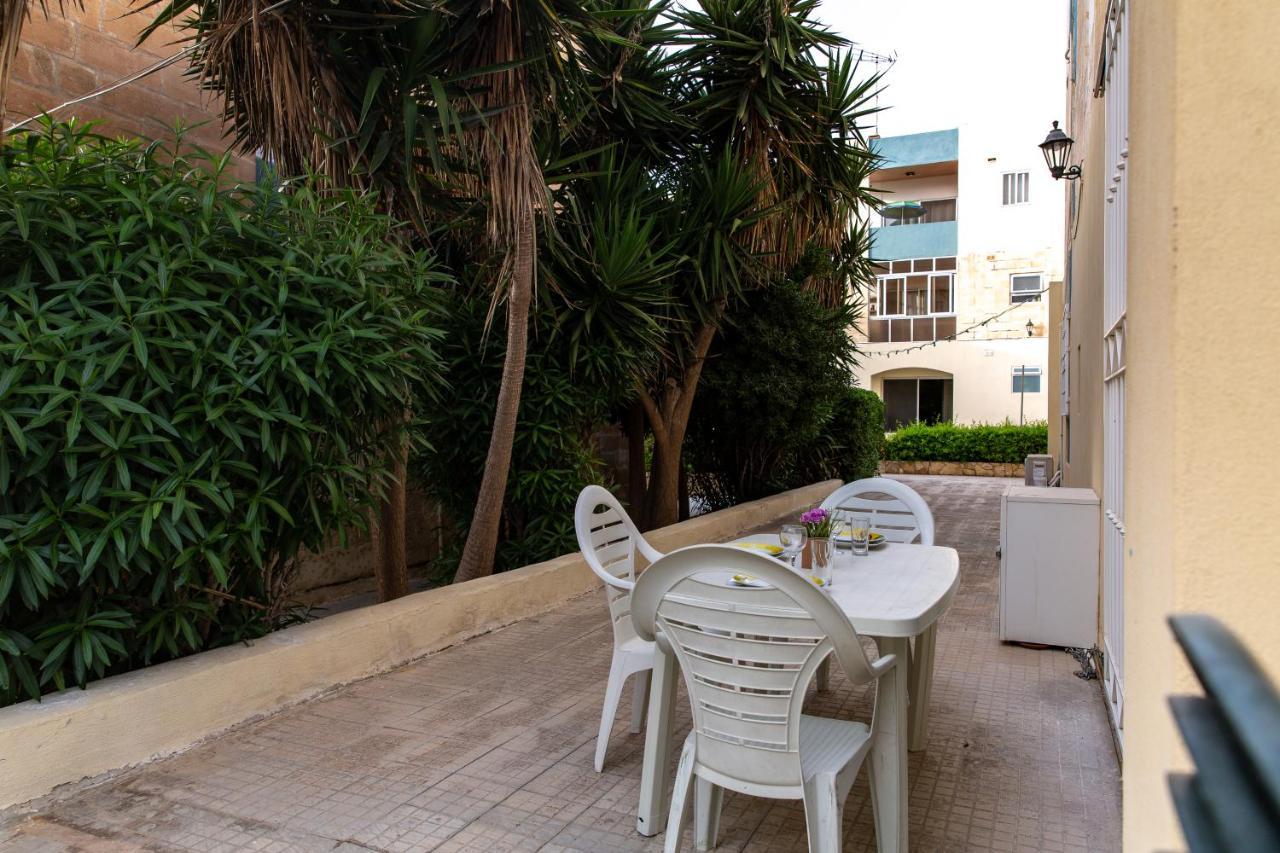 Dolmen Court Flat 10, Qawra Апартаменты *